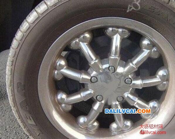 奇怪的鋁合金汽車輪轂 輕量化背后的非凡設計與材料密碼